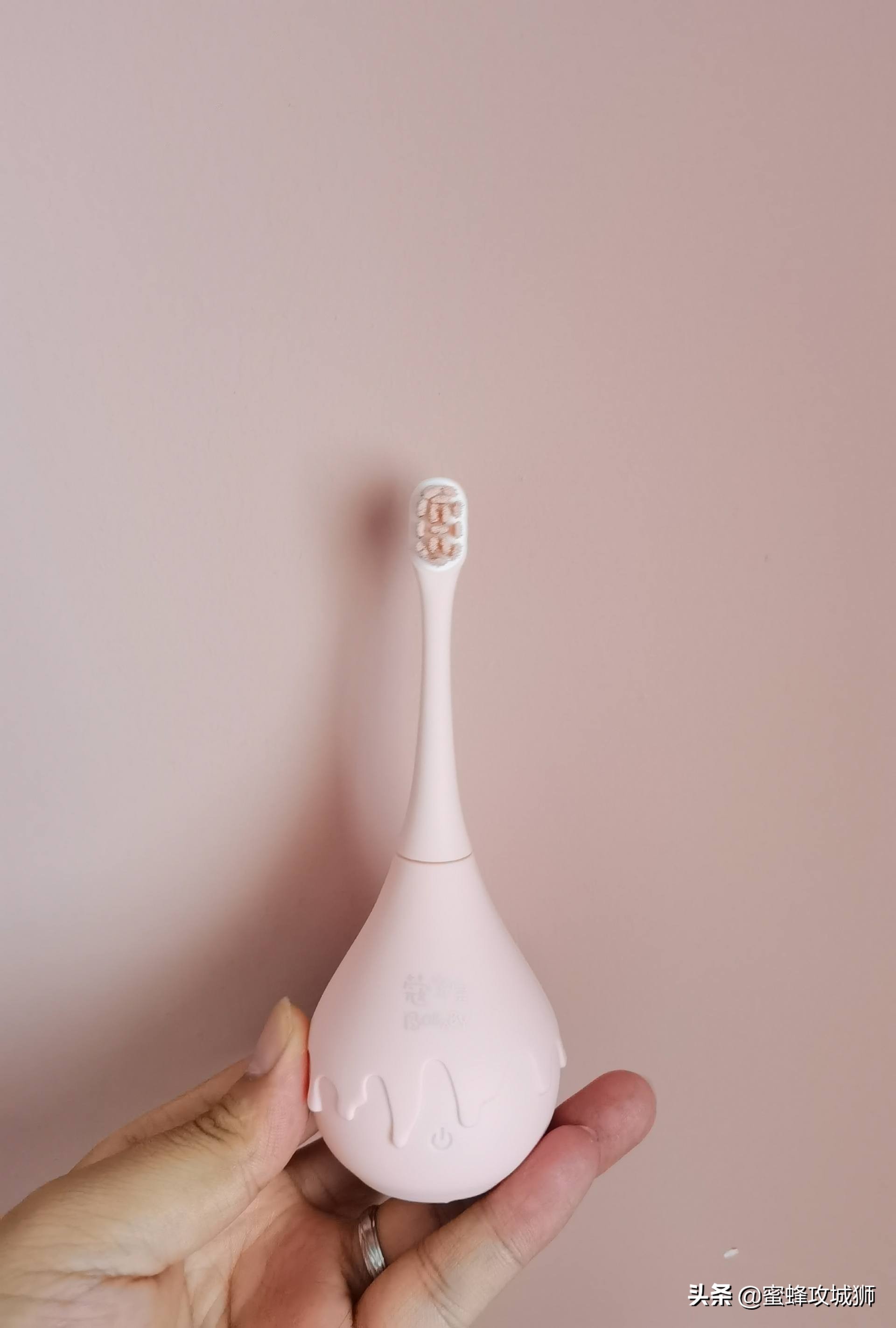 孩子牙齿问题多怎么挑选儿童牙刷,小孩的牙齿柔弱儿童牙刷如何选择