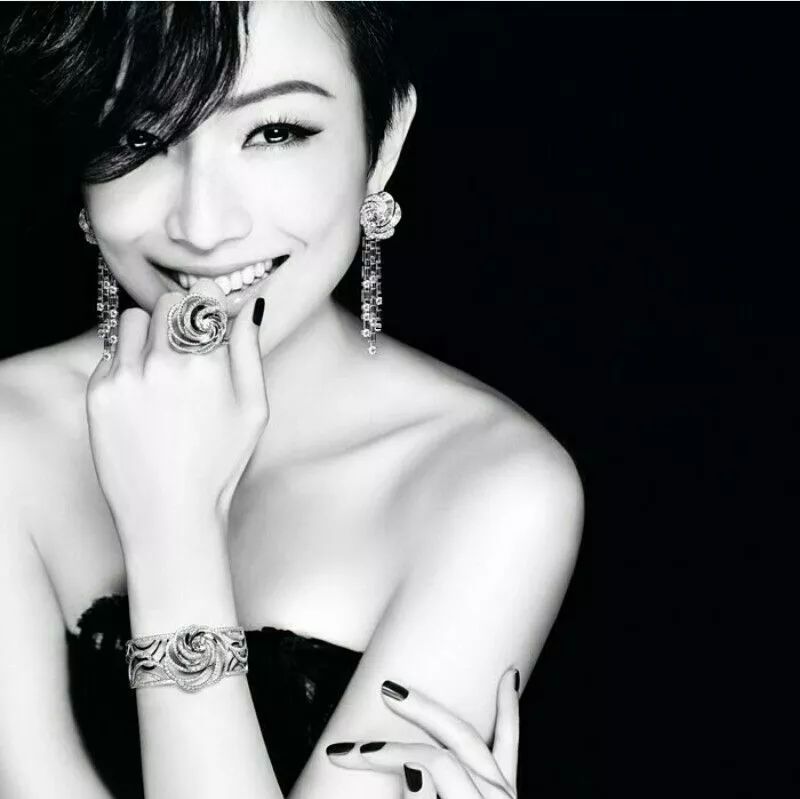 郑希怡什么时候去的香港,郑希怡最新机场消息