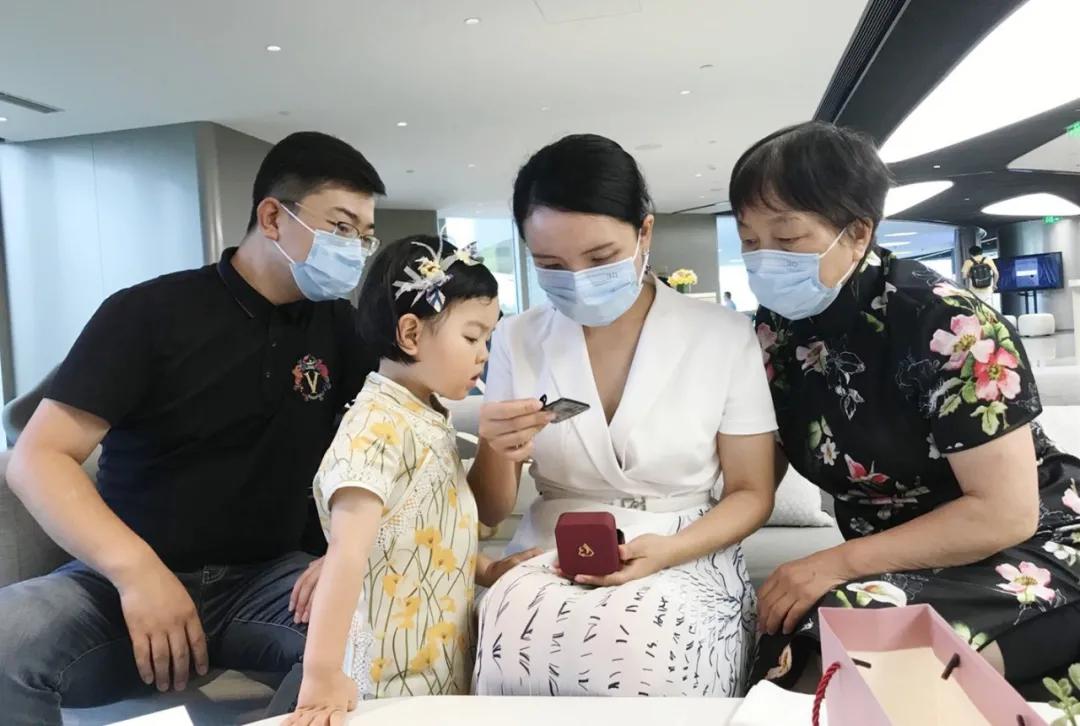 是谁,瞬间爱上伊莉丝