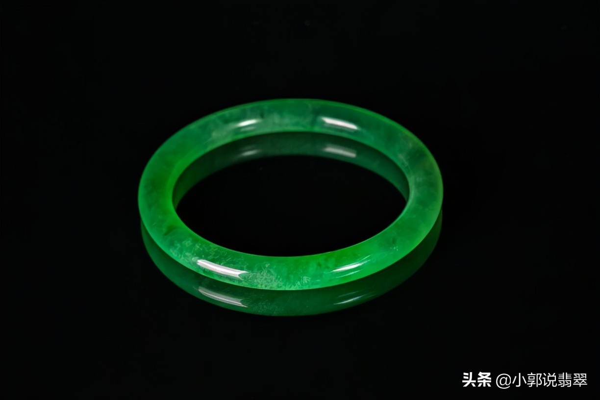 翡翠是怎么变成石头的,翡翠是怎么天然形成的