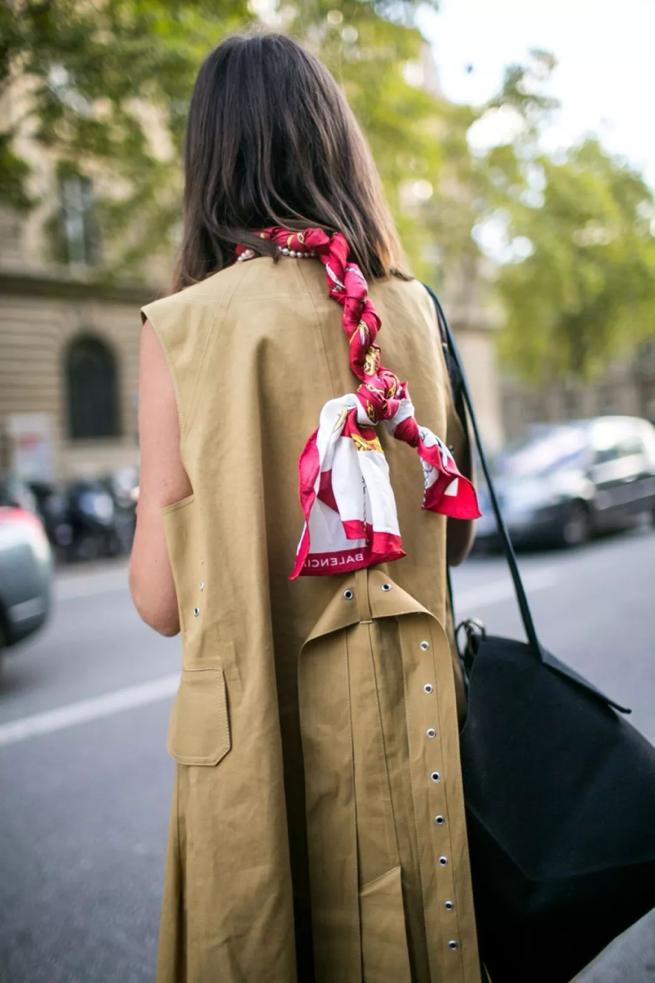 一条丝巾玩转十种时髦系法,拿走不谢丝巾的五大最时尚系法