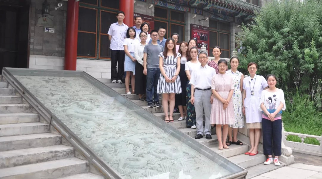 24岁女孩患了一种罕见的病,女性罕见病有哪些症状