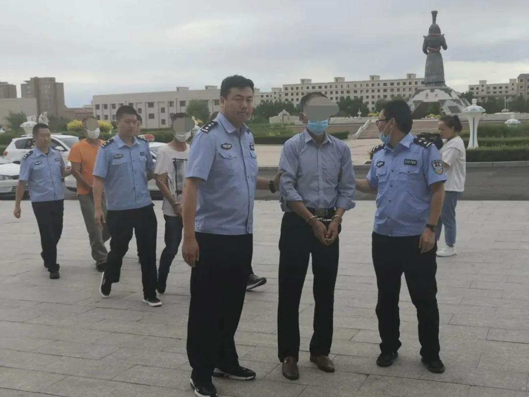 嚣张男子抢劫遇硬茬,嚣张男子诈骗十万