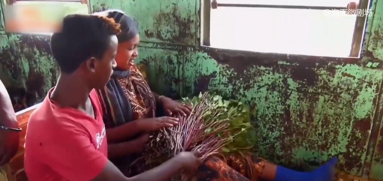 非洲的奇葩铁路：火车照明靠手电筒，不脱轨就是中大奖！纪录片