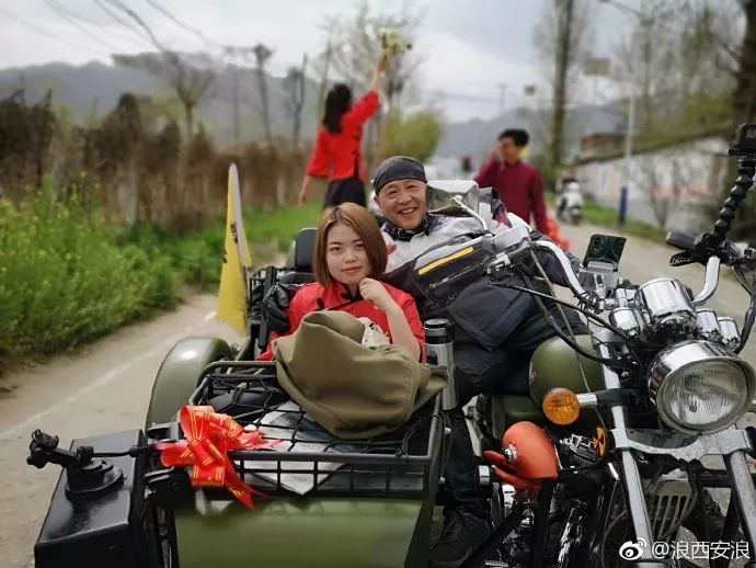 西安三十多辆“偏三轮”摩托车组成送亲车队很拉风有木有