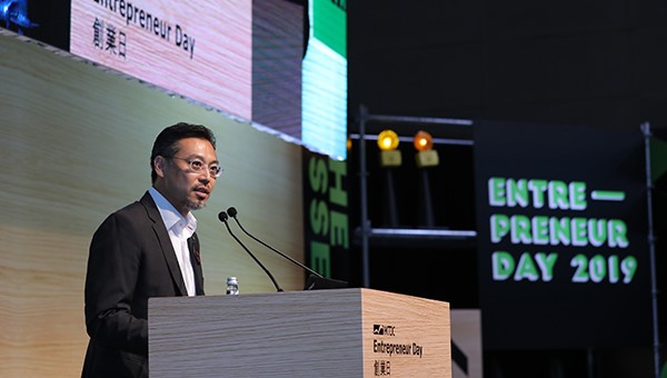 讲一下创业的故事,想创业要看谁