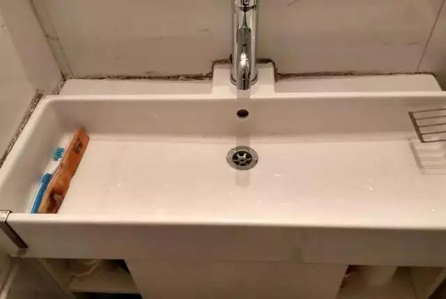 洗手台上面的美缝剂发霉了怎么办,卫生间洗手台有发霉污垢怎么清理