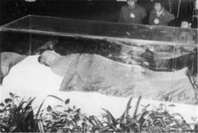 解密:毛主席的水晶棺是如何研制的?可抗8级地震
