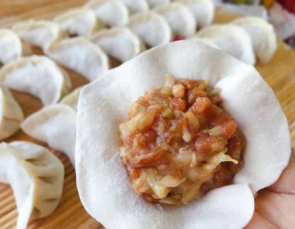 猪肉馅饺子怎么调鲜嫩多汁,调饺子菜肉馅的正确方法