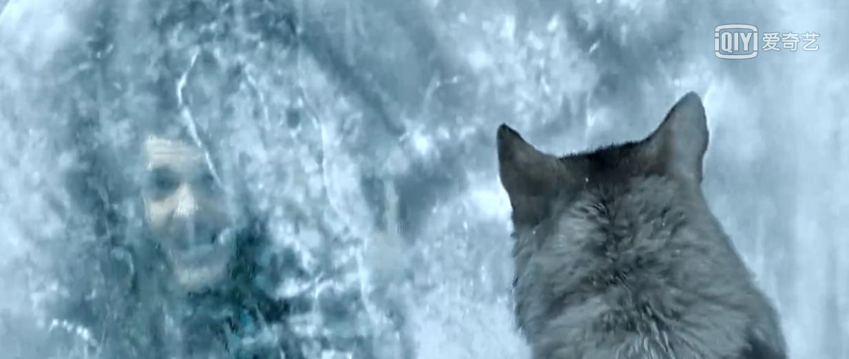 女子滑冰场摔倒三处骨折后续,女子跳结冰湖面脚摔骨折