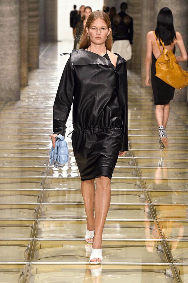 休闲百搭斜挎云朵包,高级感白色大包包洋气大方