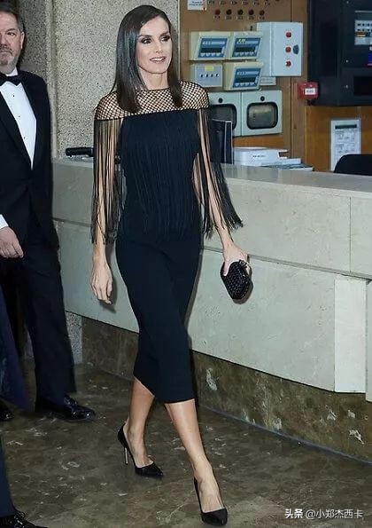 石头姐婚姻近况,身价2亿的石头姐