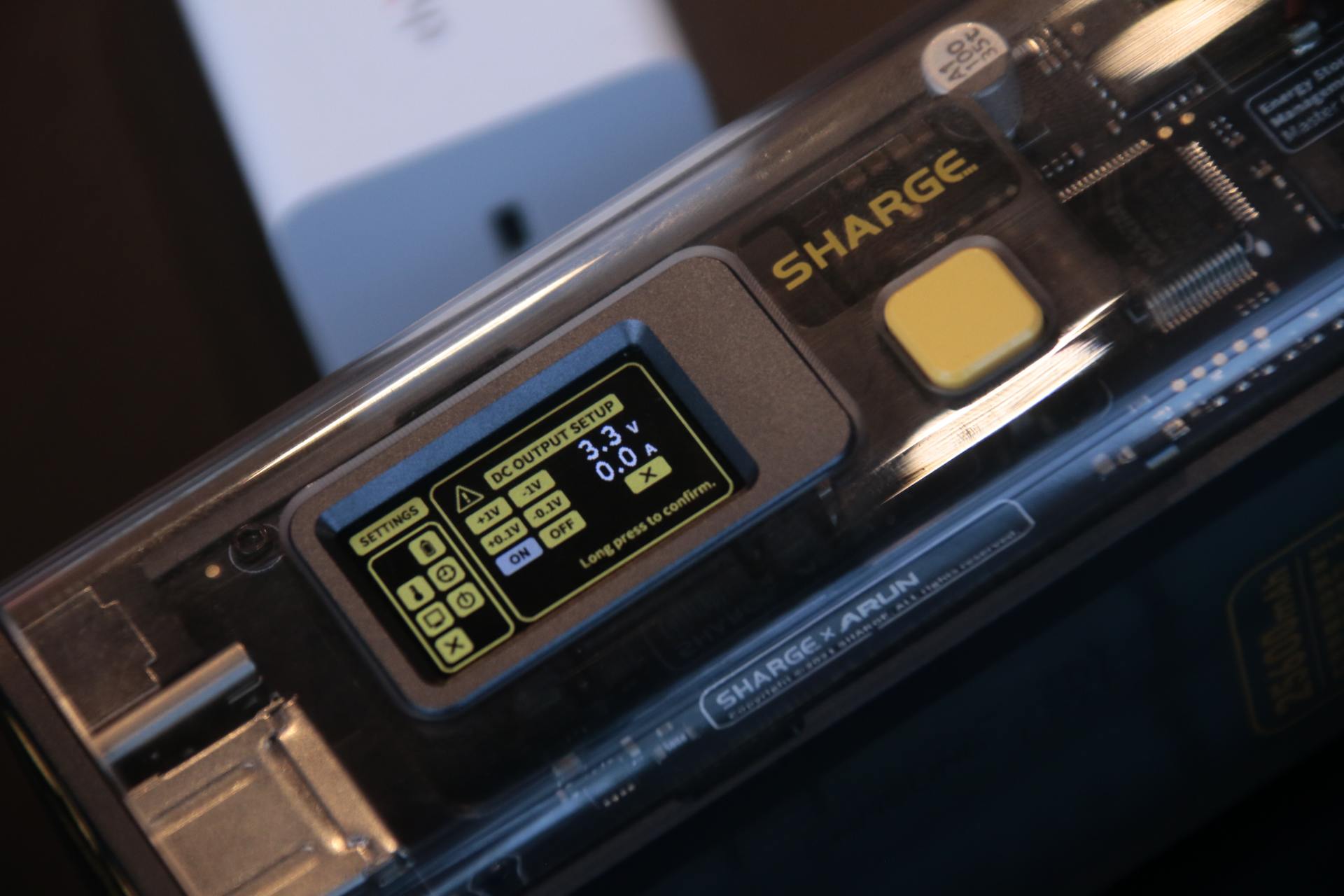 除了超高颜值，闪极卖千元的勇气是什么？一枝独秀