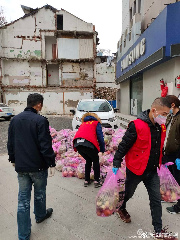 江岸区前进街桃园社区里,有一支“桃园采购轻骑队”