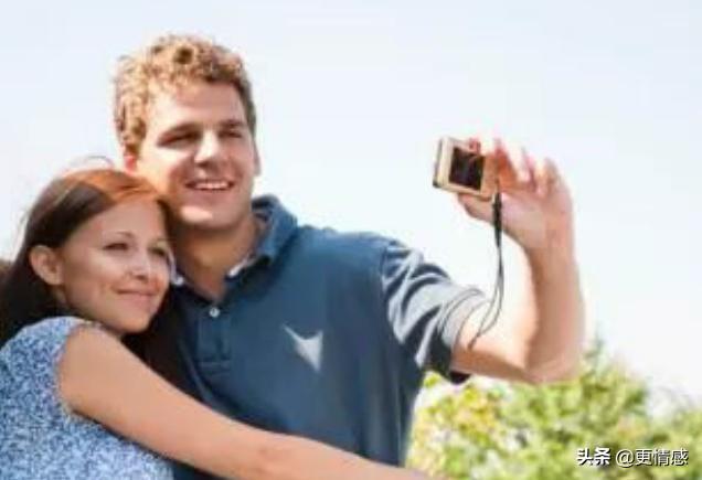 当女人有这些举动说明已经爱上你,女人用这3种方式对待你