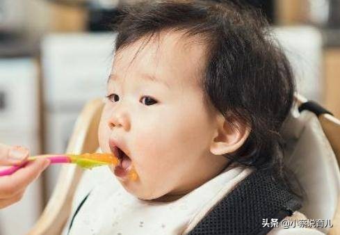 宝妈断奶过程吃尽苦头详解断奶期涨奶的正确处理