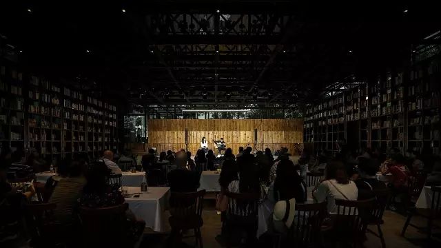 放弃一线城市年薪30万回老家,放弃30万年薪隐居深山