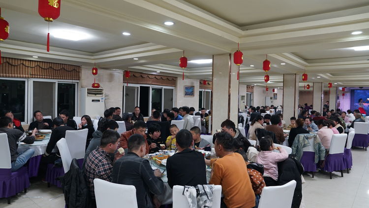 雷帝国际彩砂施工视频,雷帝国际瓷砖辅料