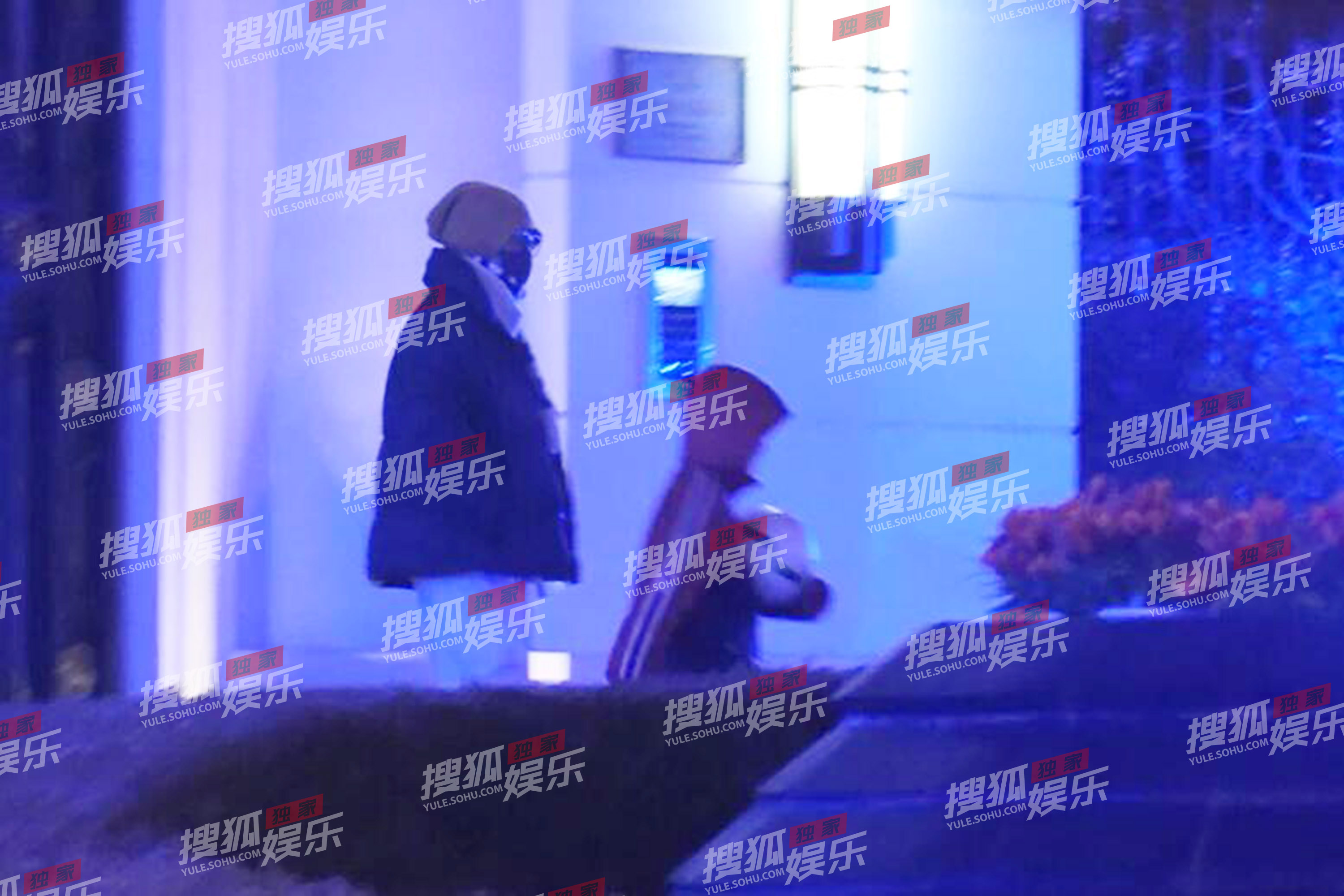 王宝强前脚到前妻家接娃,女友后脚夜会四男,冯清会是马蓉第二吗