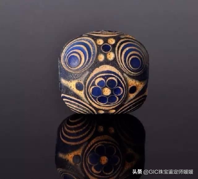 瀹噷闈㈢殑鐞夌拑,瀹笢浣滃搧