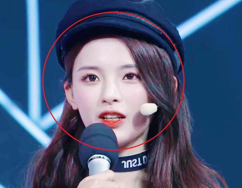 杨超越回怼网友翻车事件,杨超越素颜出镜翻车