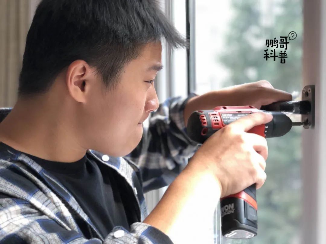 门窗锁不住如何修复,门窗把手松关不严怎么整