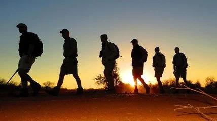 “信客”告诉你,普通人如何才能“收买”人心,实现自我超越?