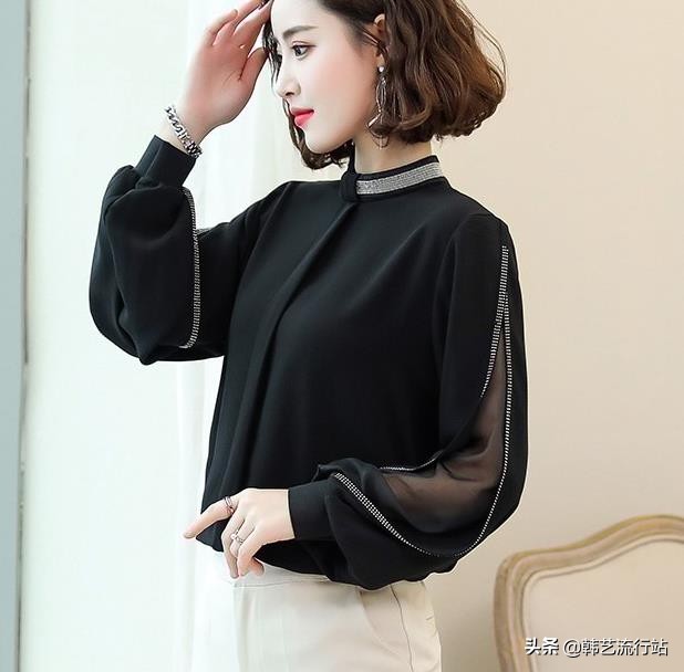 消费者永远喜爱最时尚黑白经典，成为韩国女装界的时尚焦点