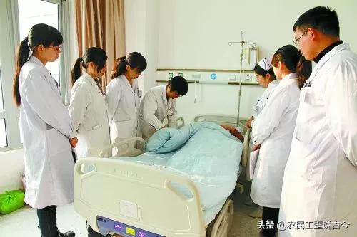 医院里主任和主任医师哪个厉害,医院科室主任和副主任医师的区别