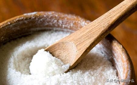 风味独特的四川泡菜制作及养护法，见证一坛传家泡菜的诞生