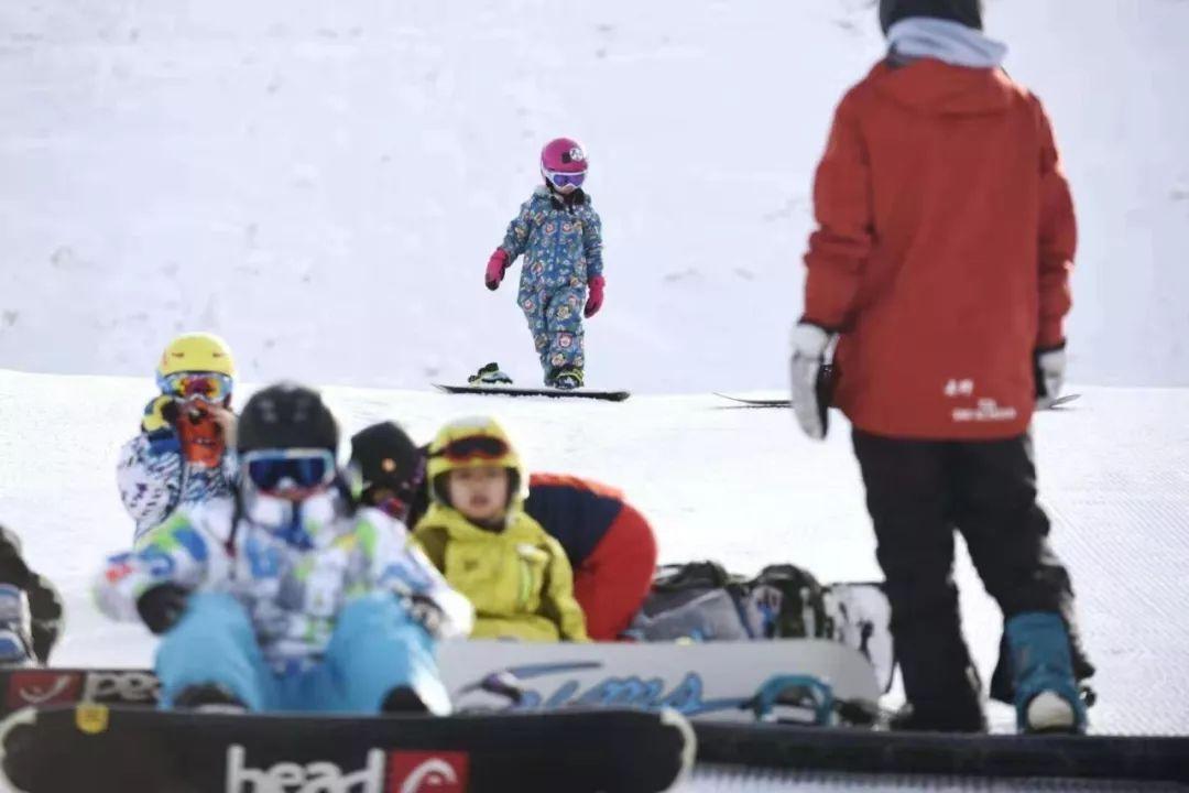 滑雪带小孩玩的场地,带娃滑雪推荐