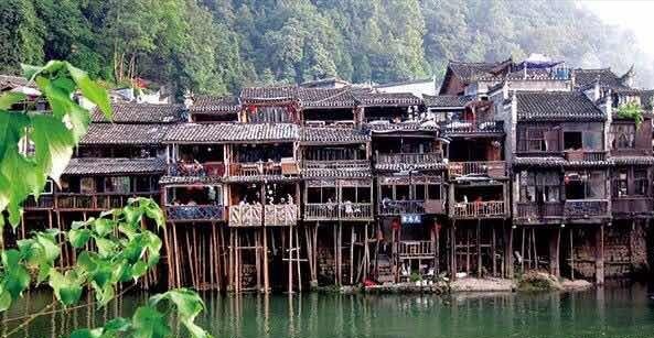 悠悠沱江:渔夫点亮边城夜,灯火照得凤凰醉!