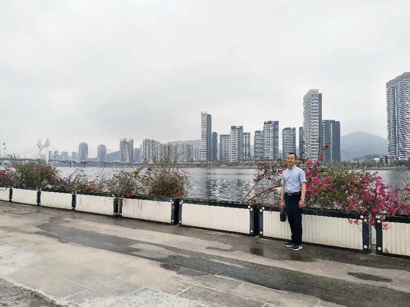 有时候使人疲惫的不是远方的高山,让人疲惫的不是远山而是鞋里的沙