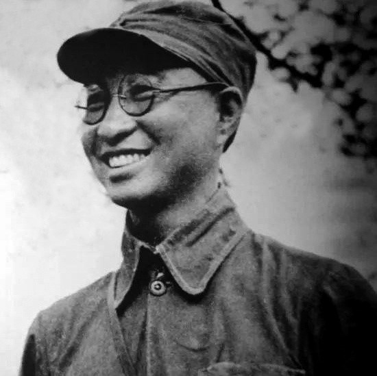 1961年陈赓在上海病逝，郭化若闻讯立即赶到上海：*长首**，我来迟了