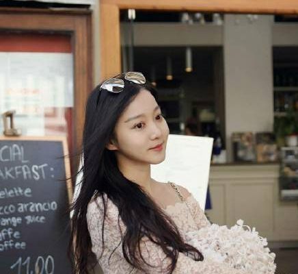 校花与马龙8年“地下情“，2人先生子后领证，网友：顺序不对