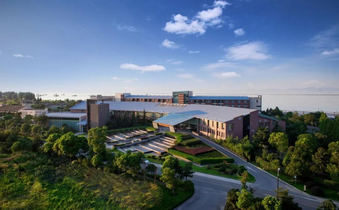 露天温泉小院精品,一房一厅庭院私家温泉