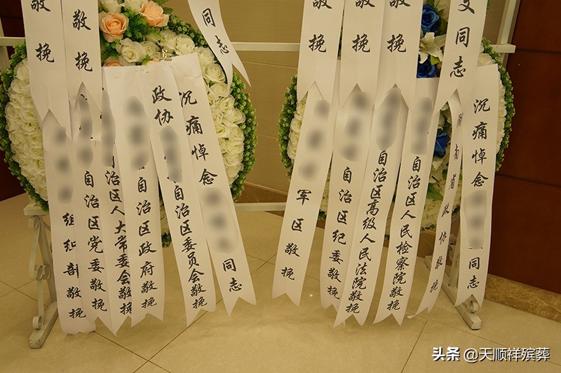 亲人离世后要送花圈吗,家里老人去世子孙送花圈的禁忌