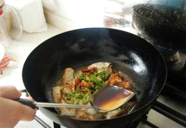 上海带鱼怎么煎不粘锅不破,干煎带鱼不粘锅的做法