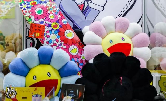 在魔都这家潮牌娃娃机店里，我竟然花了五块钱抓了个AJ