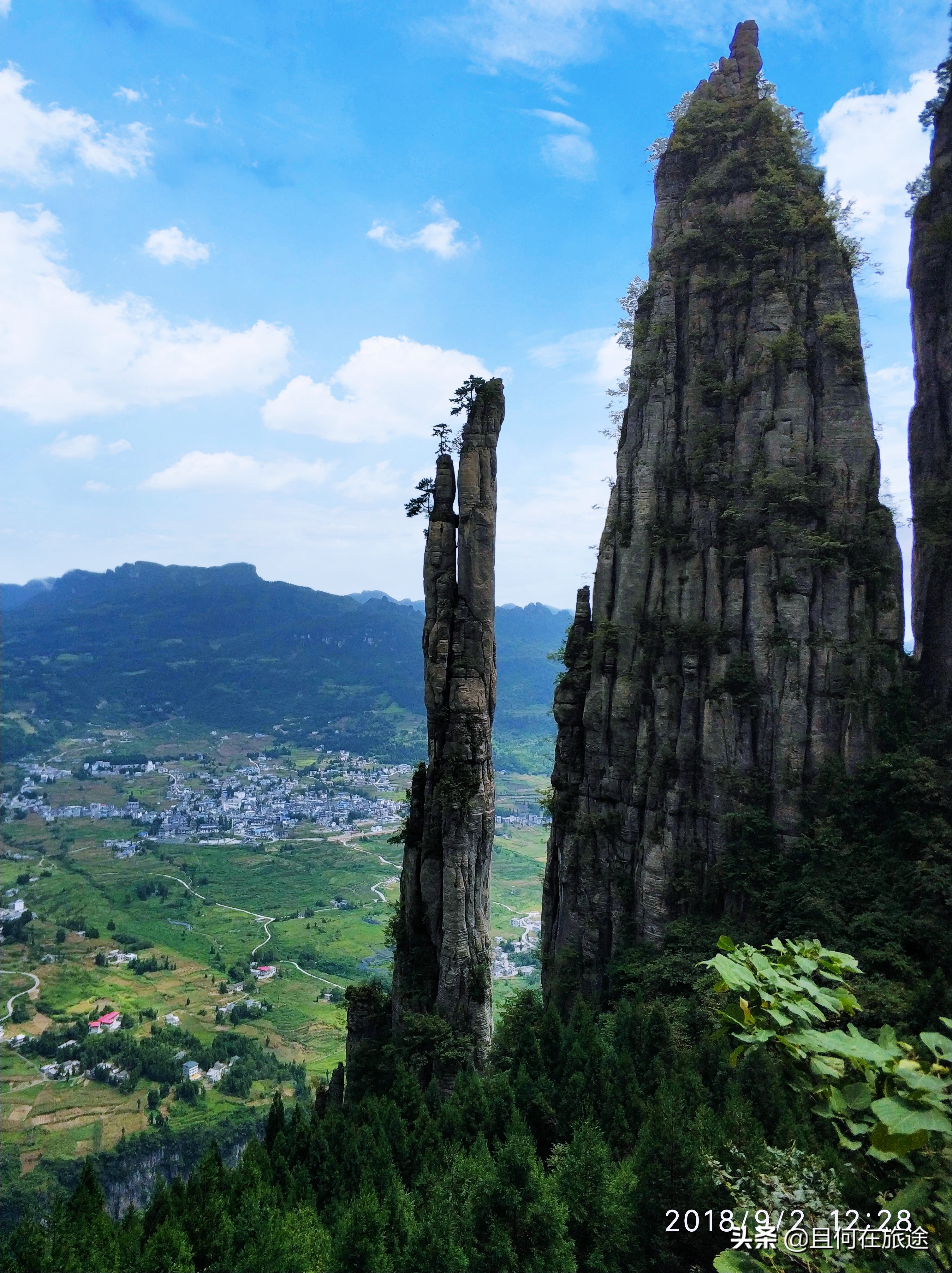 一山分四季十里不同天,一山有四季十里不同天出自哪里