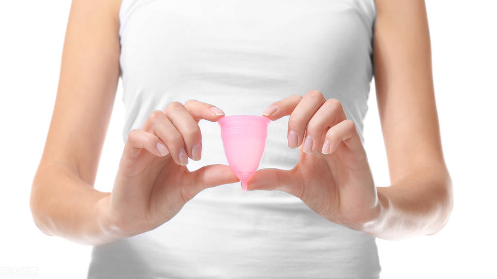 女性多囊该如何治疗,女性多囊是什么引起的