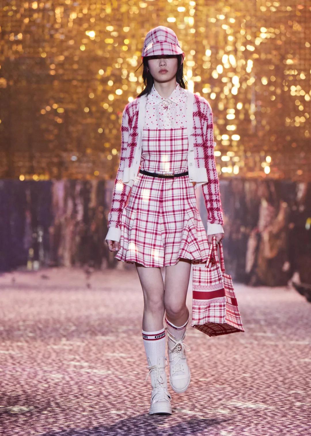 迪奥dior2020走秀冬季款运动鞋,dior2012春夏走秀视频完整版