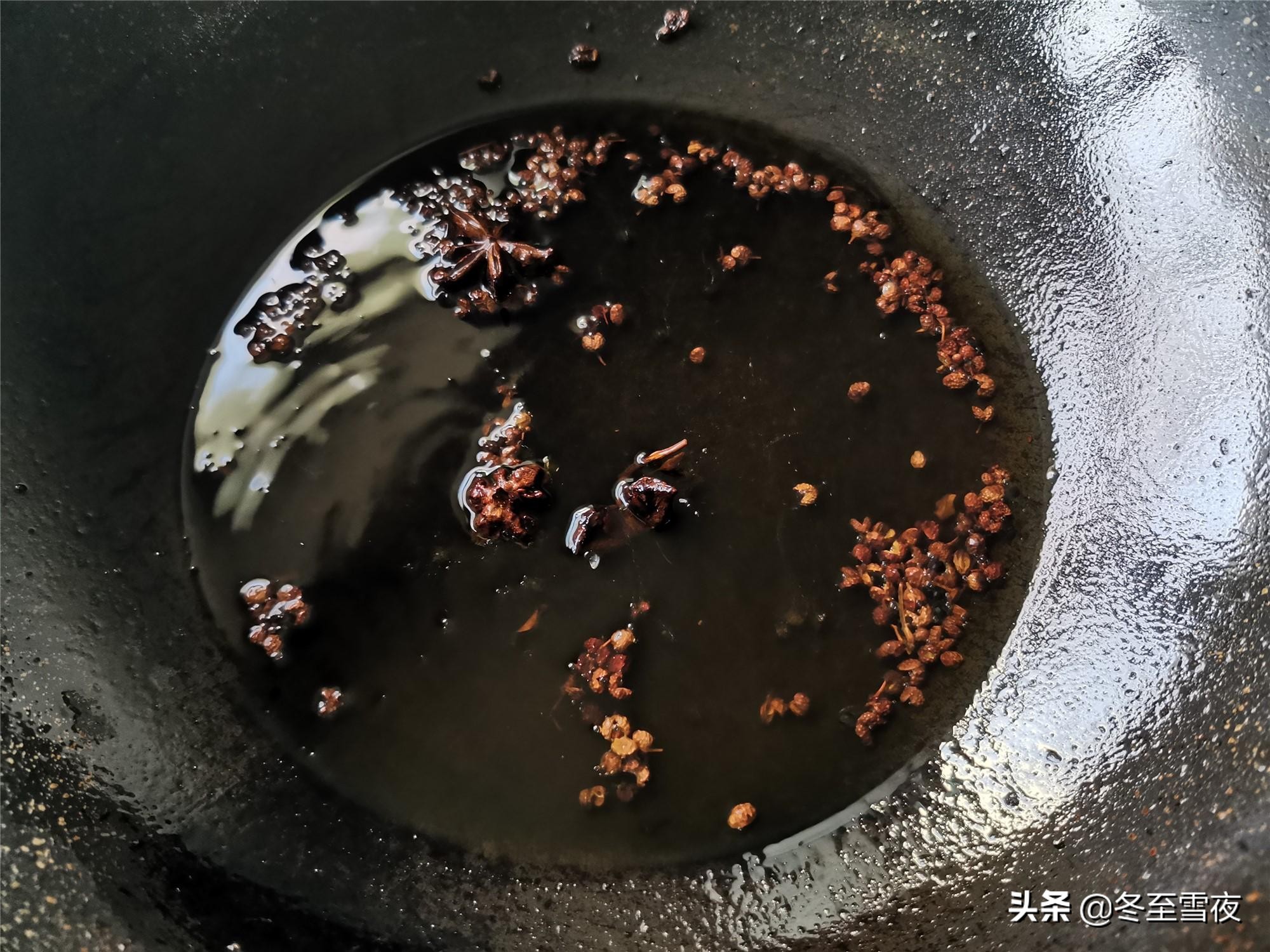 如何制作香辣小鱼干,香辣小鱼干详细做法