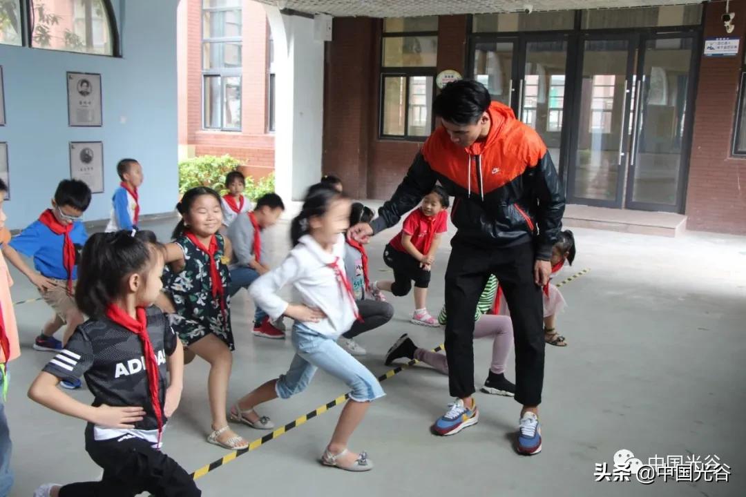 姝︽眽鍏夎胺浜斿皬鏁欒亴鍛樺伐,姝︽眽鍏夎胺鍛樺伐鑱氶