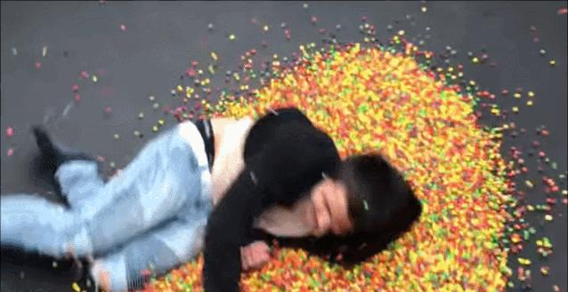 脑洞狂魔彩虹糖营销策略 (彩虹糖为什么能做到家喻户晓呢)