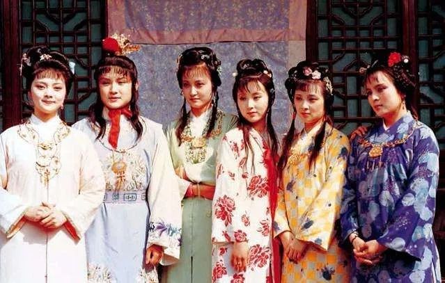 王夫人:那才像个千金小姐的体统!此话有几个意思?