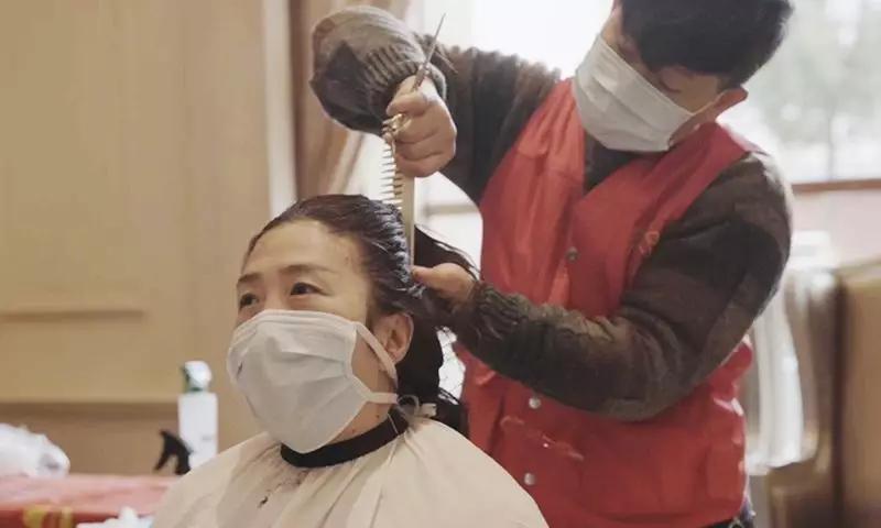 武汉开锁匠上门喂猫外卖员,武汉开锁师傅24小时上门电话