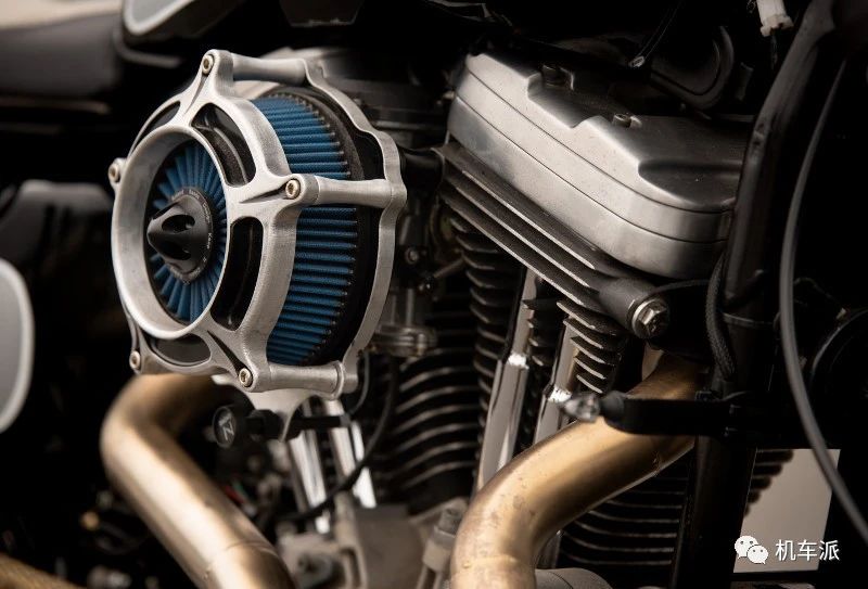 定制|一个23岁年轻人打造的哈雷1200运动者