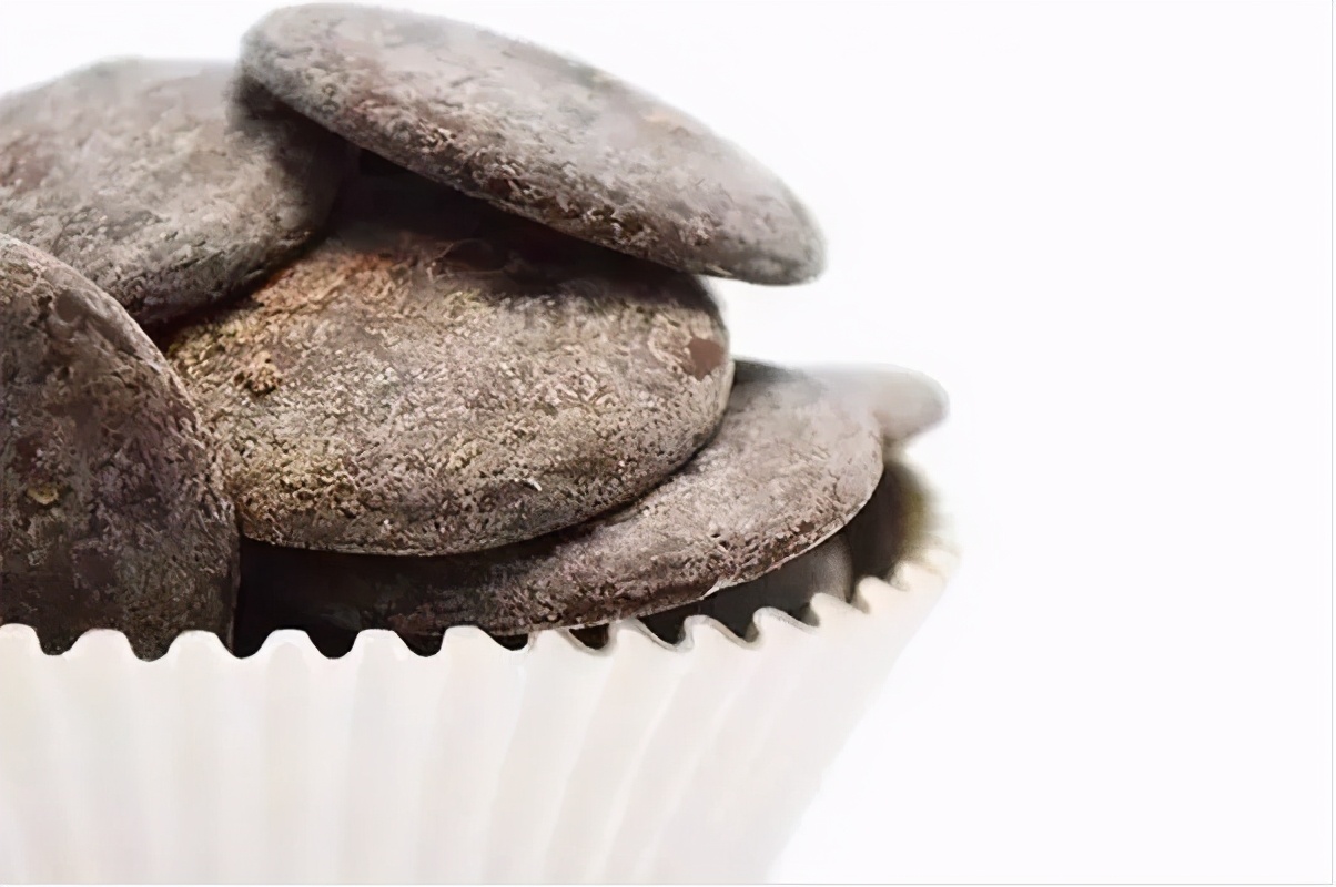 巧克力放久了为什么表面会有白霜,巧克力上的白霜和白毛的鉴别