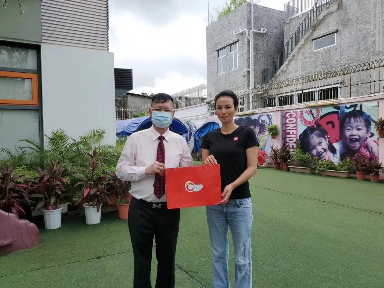 冯雯熙携纯天然野生刺梨果酵素精华液为香港抗疫出力